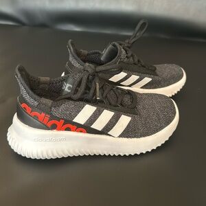 Kid’s gently used Addidas sneakers. Size 2 1/2.